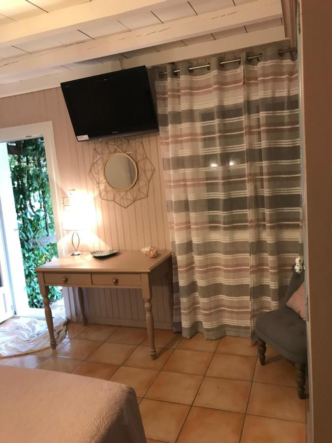 Logis Hotel Restaurant Hostellerie De La Tour Фонвией Екстериор снимка